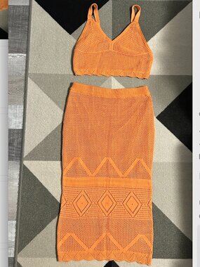 Willow & Wind ⭐️SET⭐️ Peachy Orange CROTCHET Crop Tank and Midi Skirt Size M